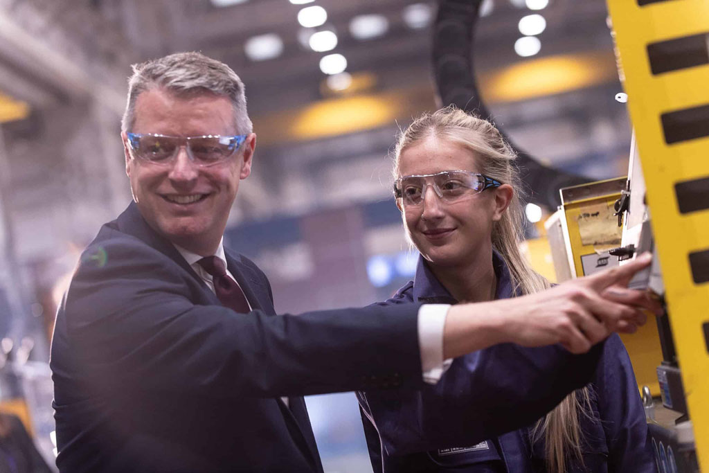 Type 31 warship, HMS Bulldog steel cut